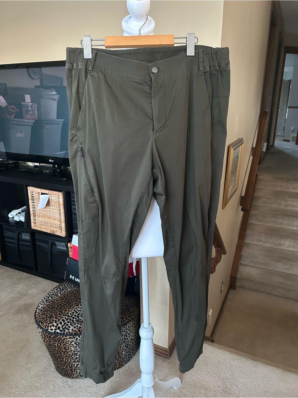 lululemon athletica Men's Olive Cargo Joggers